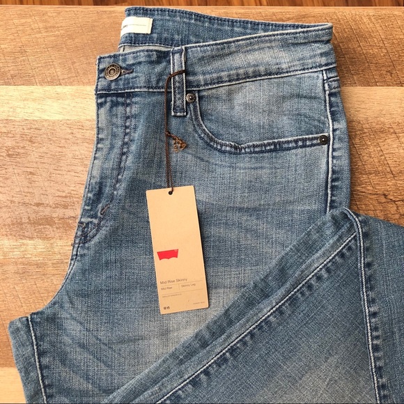 Levi’s Mid Rise Skinny Jeans - Picture 3 of 9